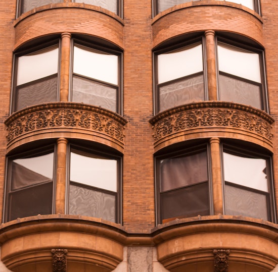 Bay Windows vs. Bow Windows:  What’s the Difference?